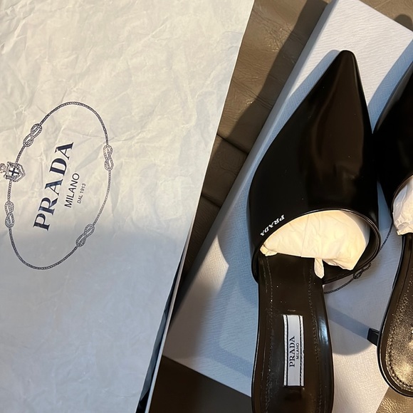 Prada Logo Pointed Mule - Color: Black, Size: 39.5 - Picture 3 of 5